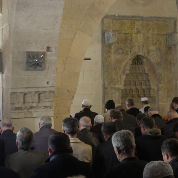Tarihi Mevlevihane Camii'nde cuma namazı-4