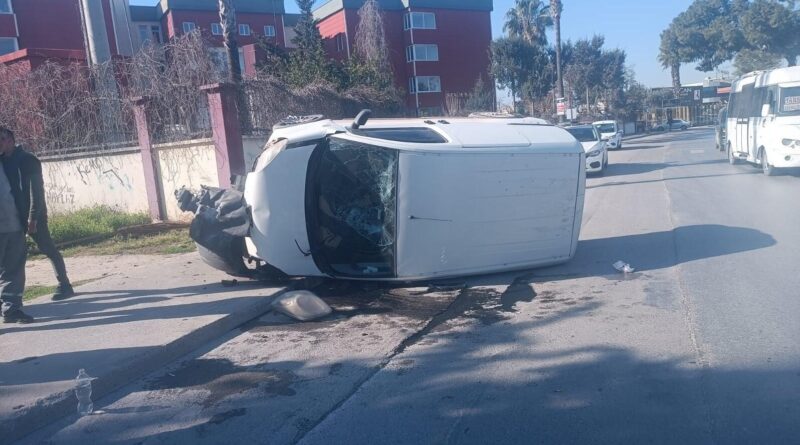 Tarsus'ta Kaza: Araç Duvara Çarpıp Devrildi, Sürücü Yaralandı 1