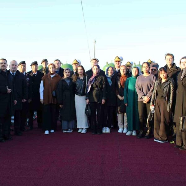 TCG Nusret Mayın Gemisi'nin Çanakkale Boğazı'nda mayın döktüğü sahne-11