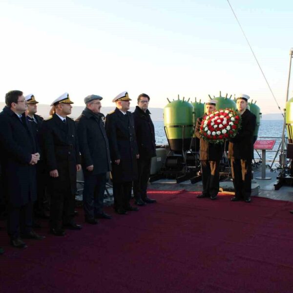 TCG Nusret Mayın Gemisi'nin Çanakkale Boğazı'nda mayın döktüğü sahne-3