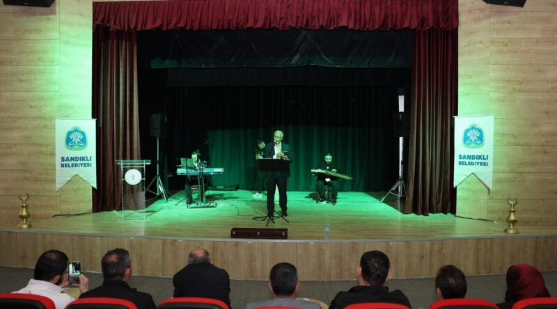 Teravih namazına gelen çocuklara sürpriz 1