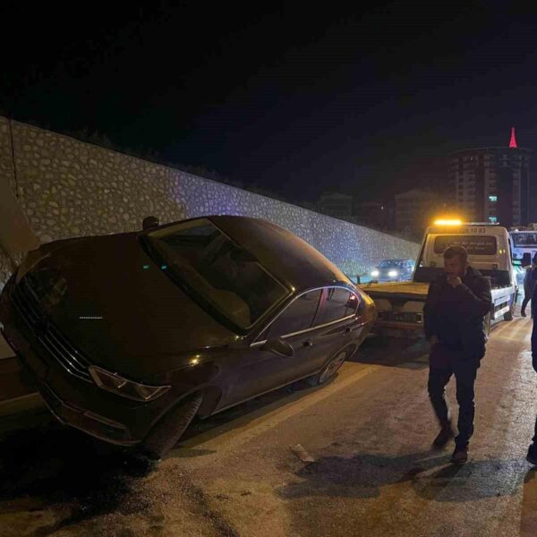 Trafik kazasında hasar gören araçlar-1