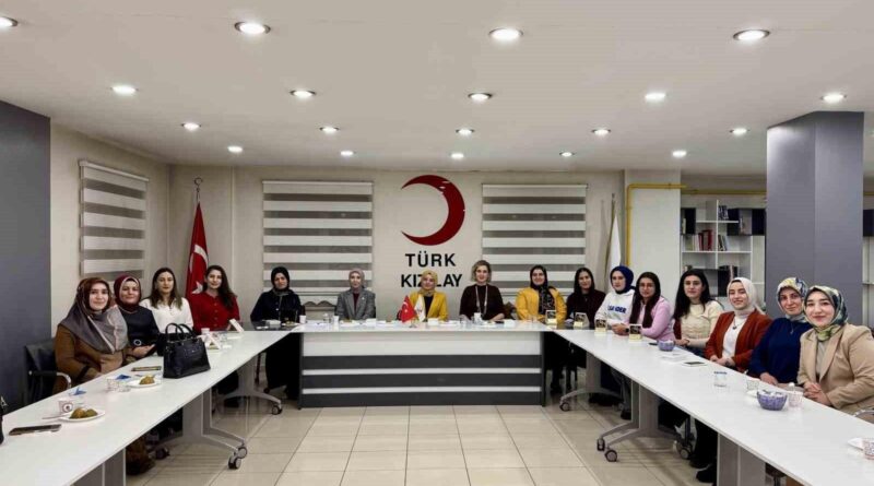 Türk Kızılayı Ağrı Şubesi Kadın Kolları, 8 Mart Dünya Kadınlar Günü İçin Etkinlik Yaptı 2