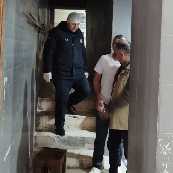 Ünye Belediyesi zabıta ekiplerinin bir fırın kontrolü-1