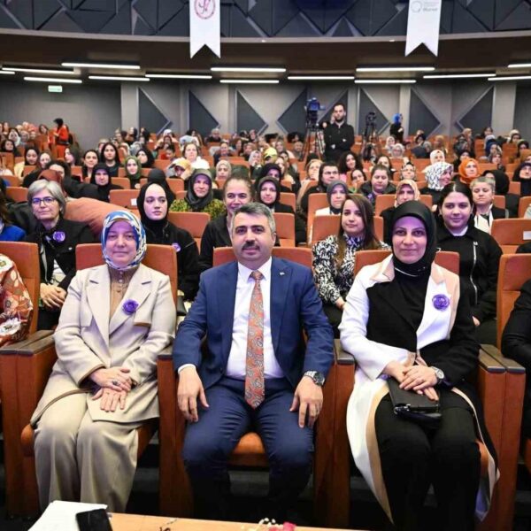 Üreten Kadınlar Paneli'nde konuşan kadın girişimciler.-4