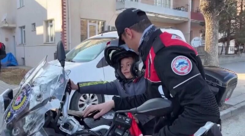 Vali Hamza Aydoğdu, 6 Yaşındaki Ahmet Asaf Şimşek'in Polisle Buluşma Hayalini Gerçekleştirdi 1