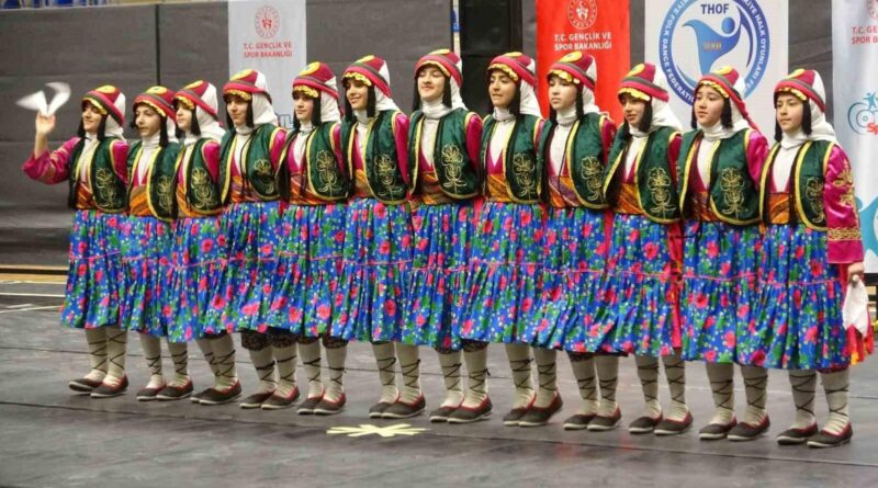 Van'da Okullar ve Kulüplerarası Halk Oyunları İl Birinciliği Yarışmaları 2