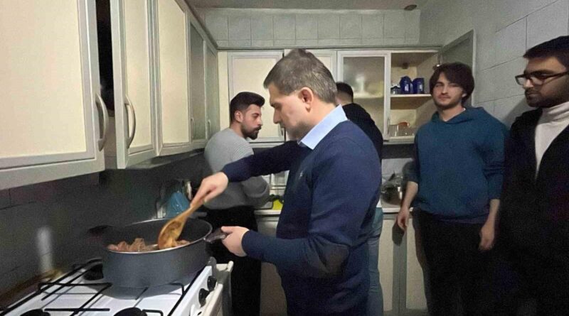 Yakutiye Belediye Başkanı Mahmut Uçar'ın Üniversiteli Gençlerle İlk İftarı 1