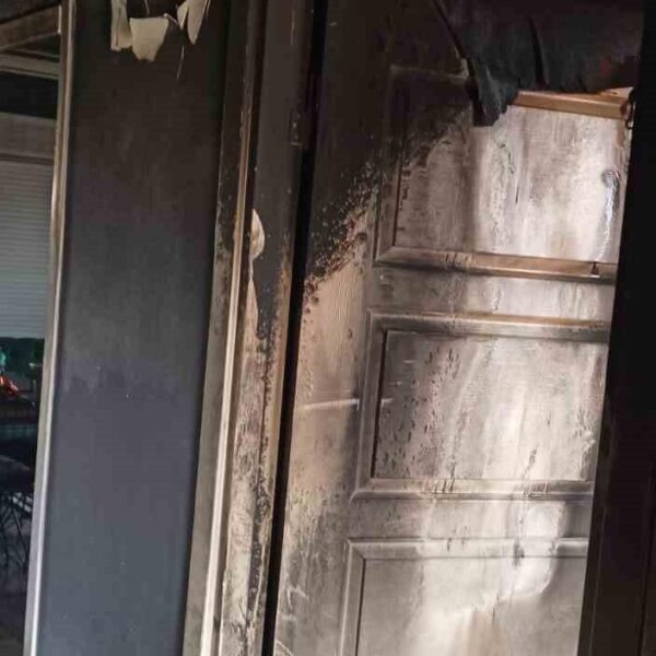 Yangın sonrası hasarlı apartman-2