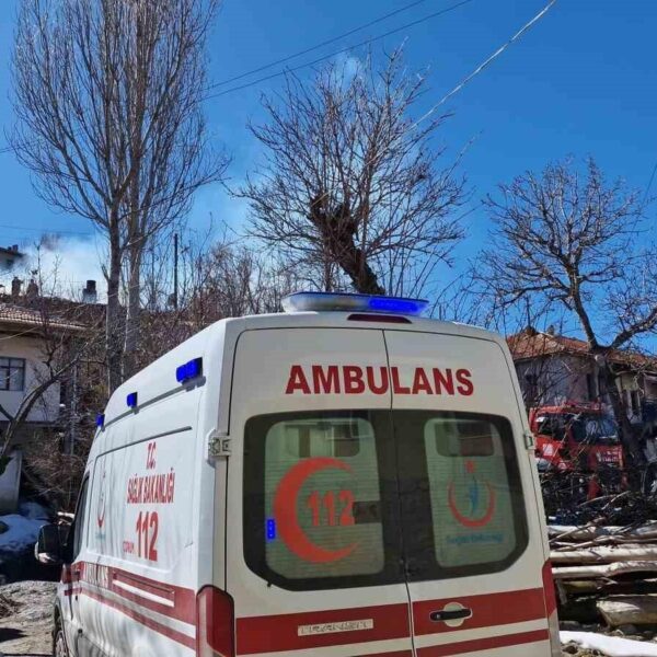 Yangında söndürülen evin tandır ve kömürlük kısmı-5