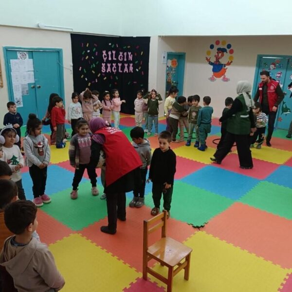 Yeşilay temsilcileri ve çocukların katılımıyla düzenlenen etkinlik-1