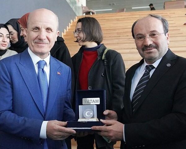 YÖK Başkanı Prof. Dr. Erol Özvar'ın ETÜ öğrencilerle söyleşisinde verdiği bir konuşma-1