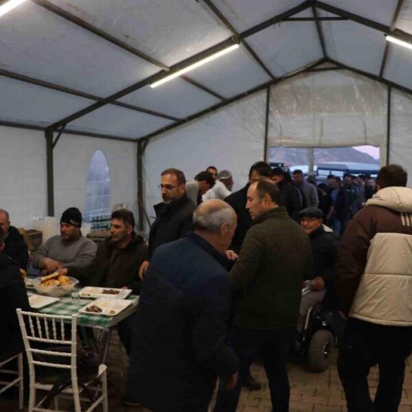 Yöre halkının iftarını açtığı Nusret Gökçe'nin iftar çadırı-2