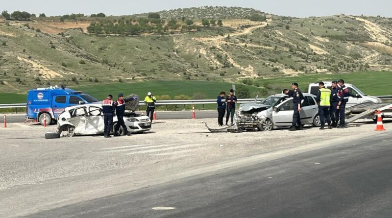 Adıyaman'da otomobiller çarpıştı: 1 ölü, 7 yaralı 1