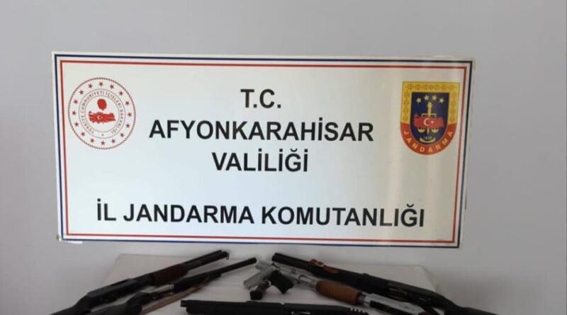 Afyonkarahisar’da ruhsatsız silah operasyonu: 9 gözaltı 1