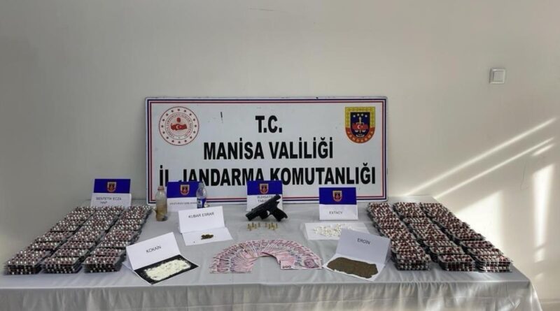Akhisar'da uyuşturucu operasyonu: 4 gözaltı 1