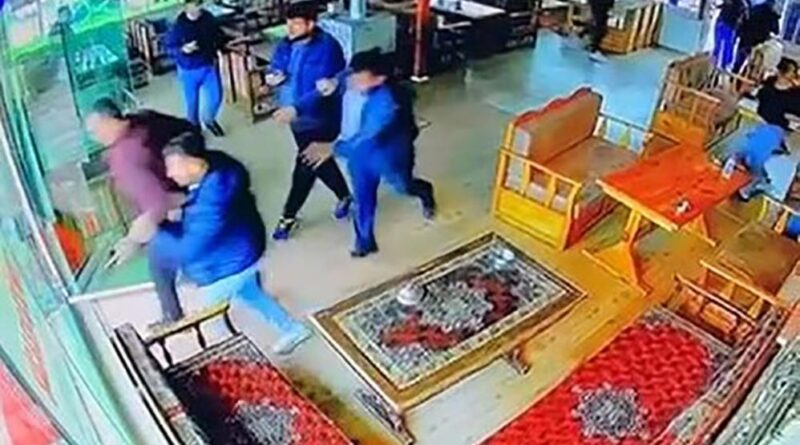 Amasya’da vatandaşların depremde kafeden kaçtığı anlar kamerada 1