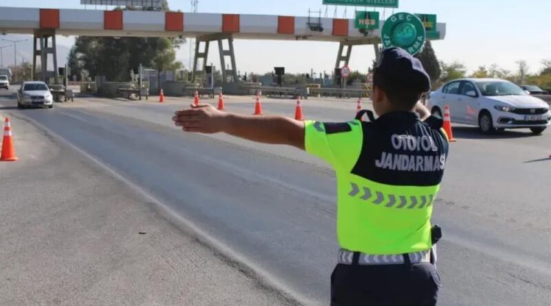 Aydın'da otoyol trafik jandarmasından trafik denetimi 1