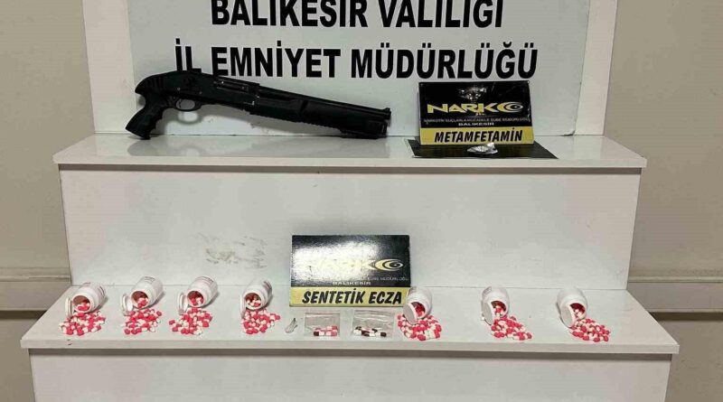Balıkesir’de 833 adet sentetik ecza hap ele geçirildi 1