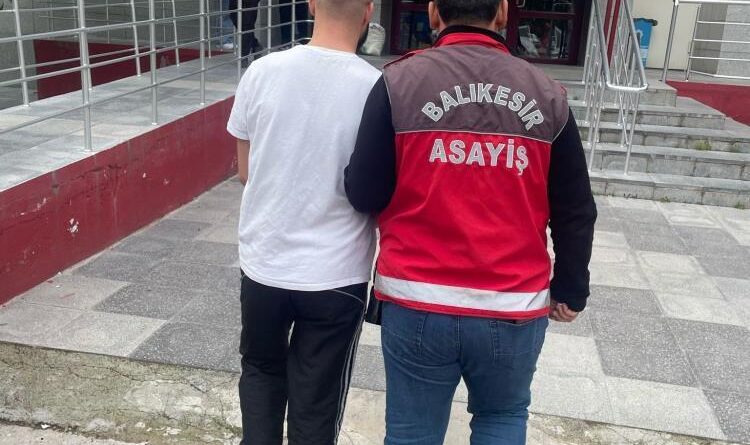 Balıkesir’de hırsızlık suçundan aranan şahıs kaçtı, kovalamaca sonucu yakalandı 1