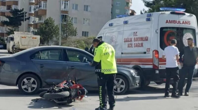 Bilecik'te motosiklet ile otomobil çarpıştı, 1 kişi yaralandı 1