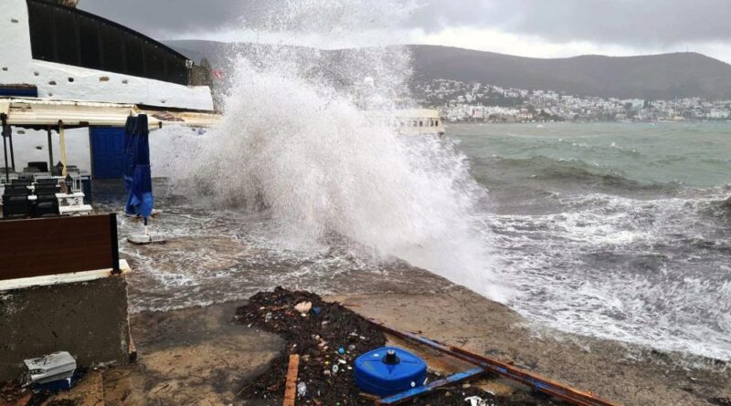 Bodrum-Kaş arasında fırtına uyarısı 1