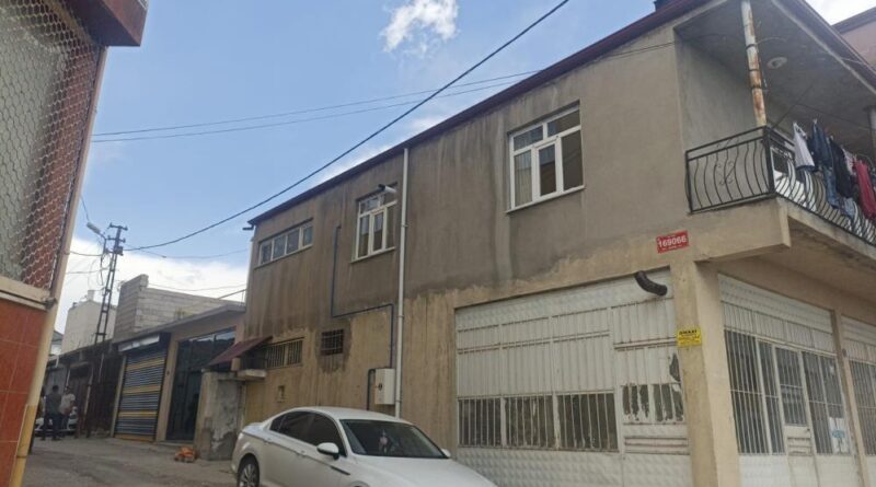 Ev taksiti için biriktirilen altın ve parayı çaldılar 1