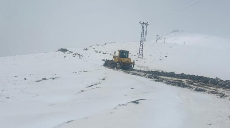 Hakkari'de 2 köy ve 1 mezra yolu ulaşıma kapandı 1