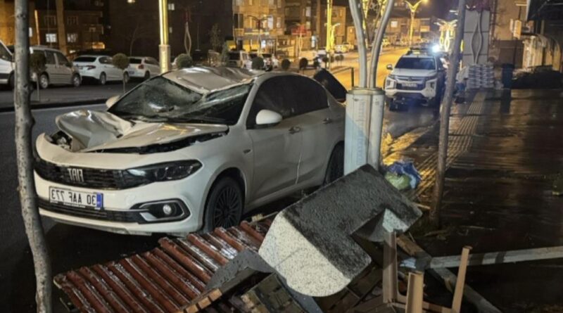 Hakkari’de fırtına nedeniyle 3 kişi yaralandı 1