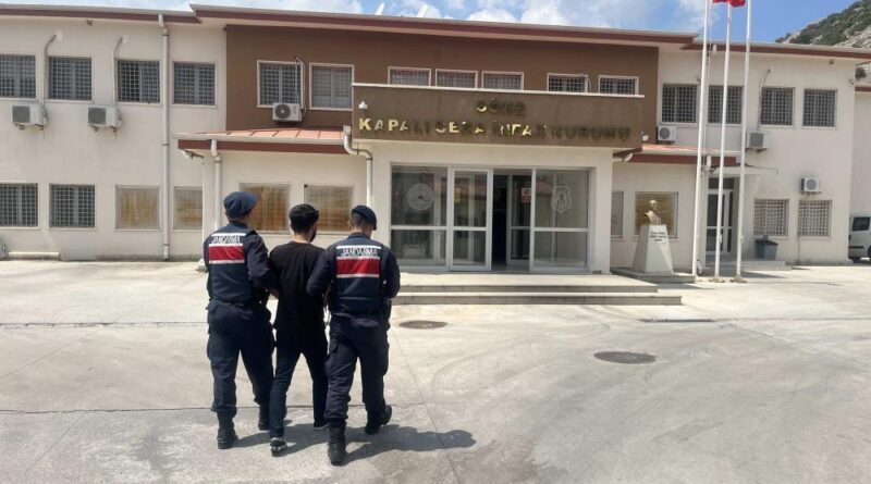 Hapis cezası ile aranan şahıs Kuşadası’nda yakalandı 1