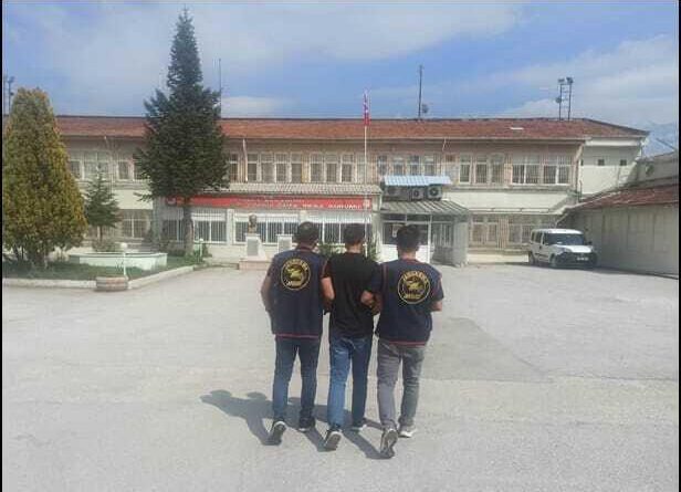Hırsızlık suçundan 18 yıl hapis cezası ile aranan şahıs yakalandı 1