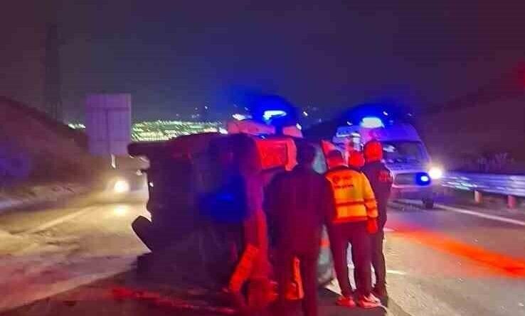 İzmir’de kontrolden çıkan minibüs takla attı: 1 ölü, 10 yaralı 1
