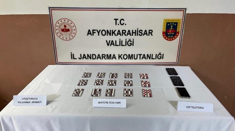 Jandarma 208 adet uyuşturucu hap ele geçirdi 1
