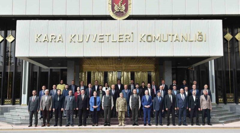 Kara Kuvvetleri Komutanı Doğu ve Güneydoğu’dan gelen şehir ve gazi yakınlarını ağırladı 1