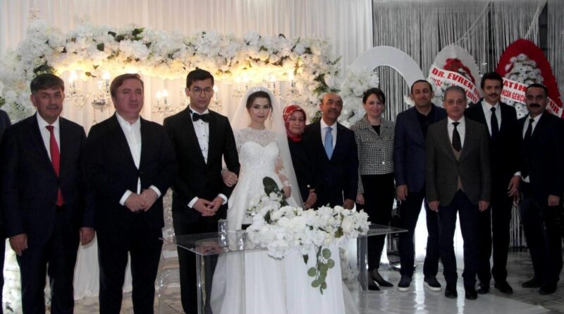 Kartal ve Gül ailesinin mutlu günü 1