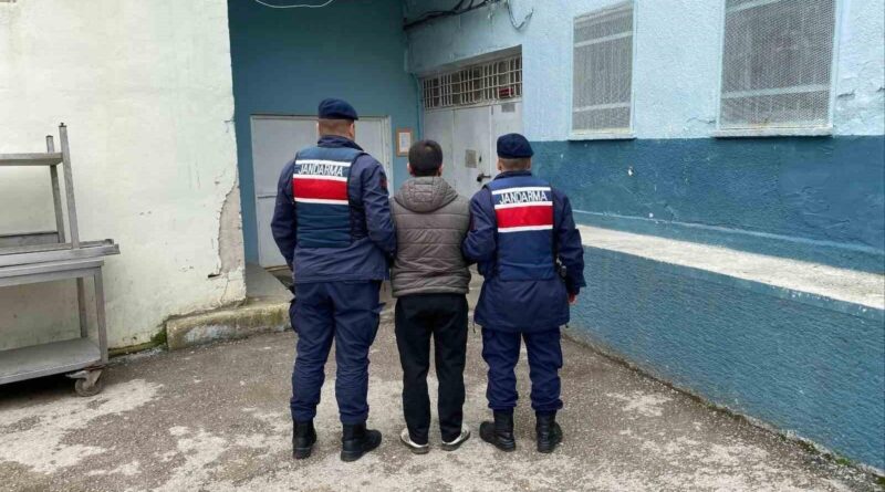 Kastamonu’da dolandırıcılık suçundan aranan şahıs yakalandı 1