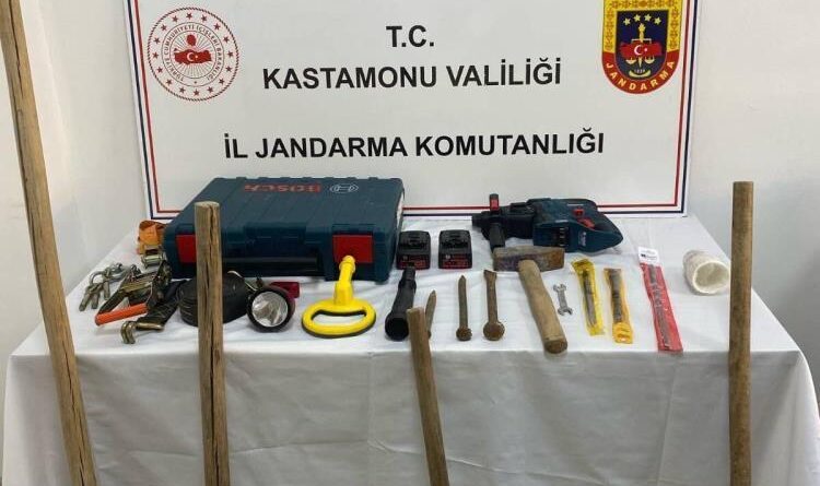 Kastamonu’da izinsiz kazı yapan şahıslara jandarmadan suçüstü 1