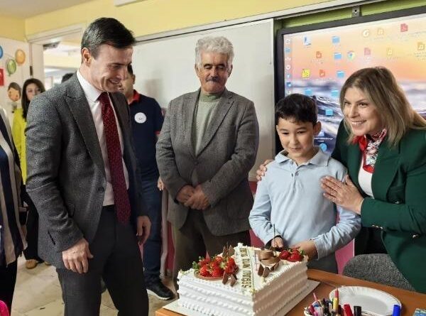 Kaymakam Cevat Gün’den Murat’a sürpriz doğum günü 1