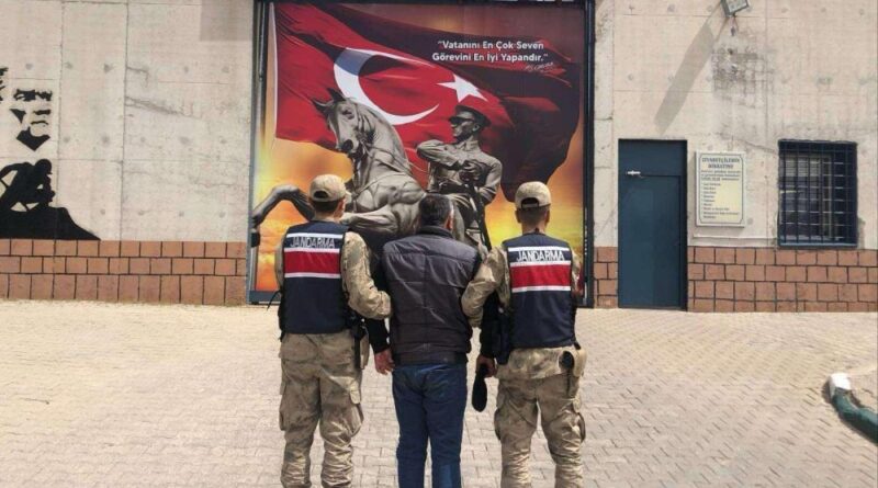 Kilis'te dolandırıcılık ve hırsızlık suçundan aranan şahıs yakalandı 1