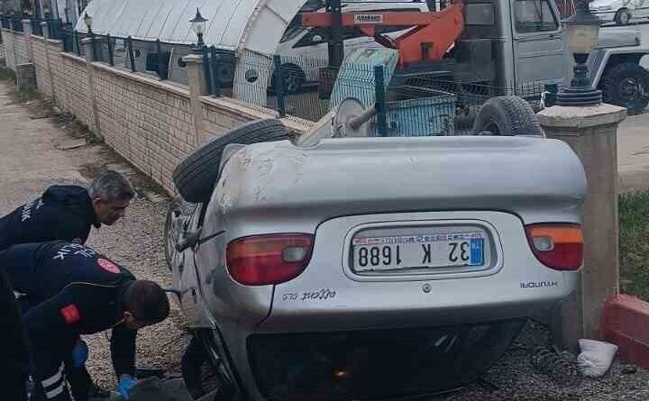 Kontrolden çıkan otomobil akaryakıt istasyonunun duvarına çarptı: 1 ölü, 1 yaralı 1