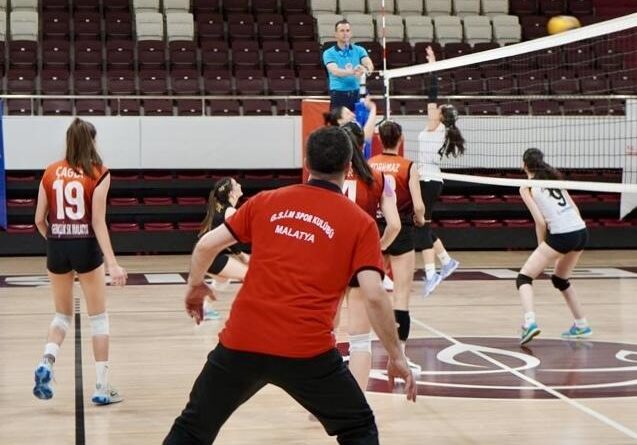 Malatya Gençlik ve Spor İl Müdürlüğü Voleybol Takımı grup şampiyonu oldu 1