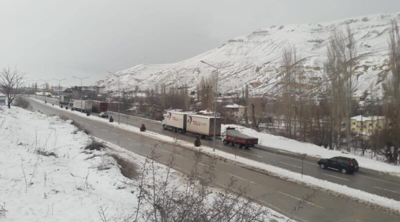 Malatya-Kayseri kara yolunda ulaşım kontrollü sağlanıyor 1
