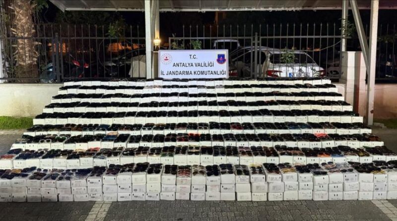 Manavgat’ta 58 bin adet kaçak güneş gözlüğü ele geçirildi 1