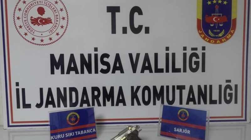 Manisa’da ruhsatsız tabanca ile yakalandı 1