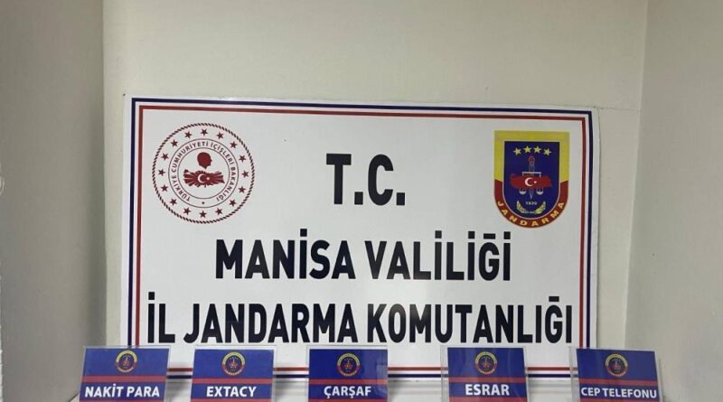 Manisa’da şüpheliden esrar ve uyuşturucu hap çıktı 1