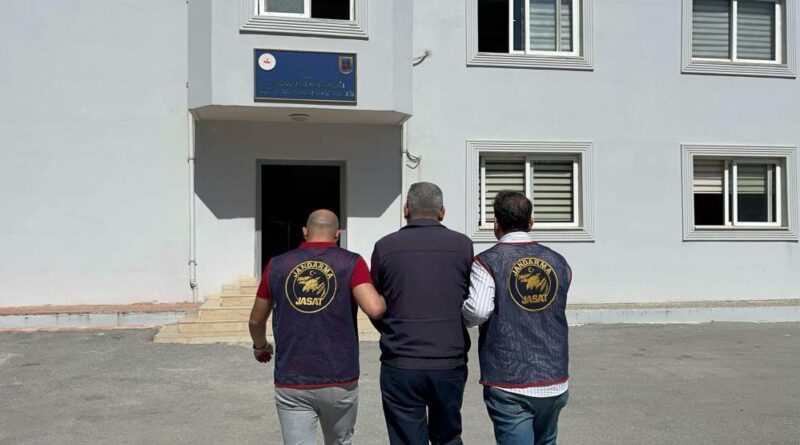 Mersin'de 28 yıl 9 ay ceza alan sahte kamu görevlisi yakalandı 1