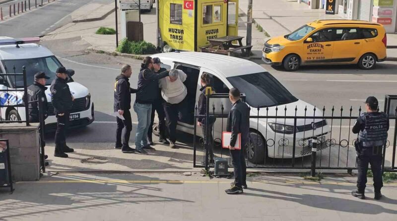 Miras dehşeti: 3 akrabasını öldüren zanlı adliyede 1