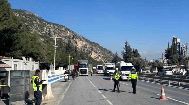 Otoyoldaki denetimde 11 sürücüye cezai işlem uygulandı 1