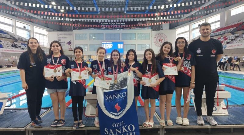 SANKO Okulları Küçük Kız Yüzme Takımı bölge şampiyonu oldu 1