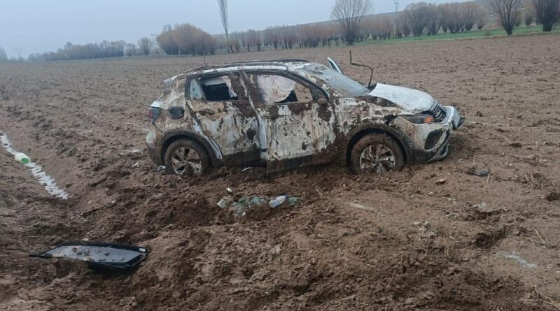 Şarampole devrilen otomobilde 2 kişi yaralandı 1